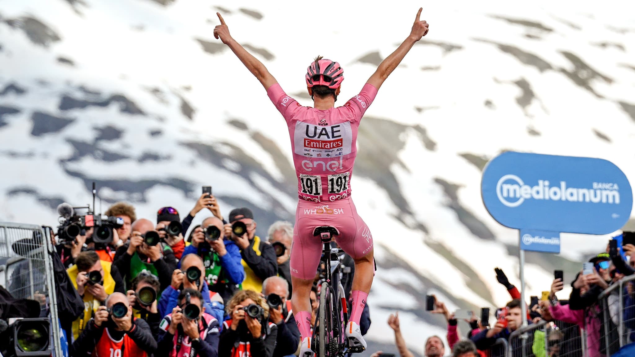 Tadej Pogačar wins Giro d'Italia stage in pink jersey, 2025
